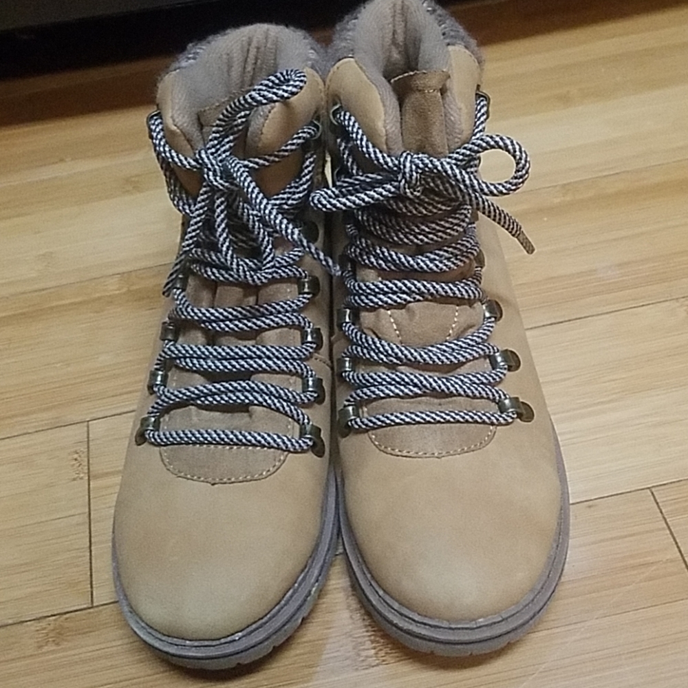 Time and Tru boots